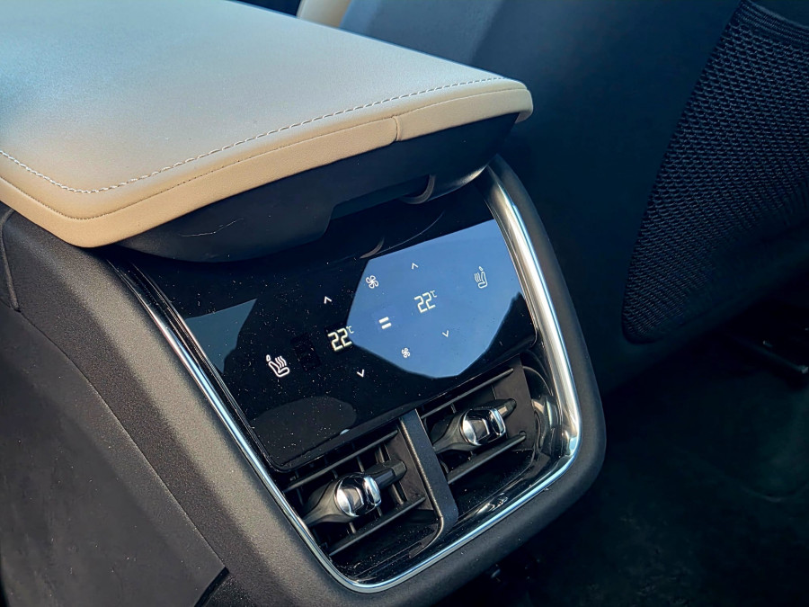 2025 Volvo EX90  Plus Twin Motor SUV Image 17