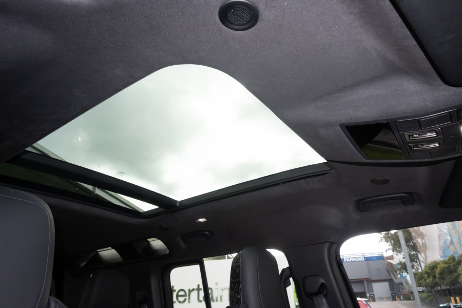 2026 Land Rover Defender L663 110 P635 OCTA Black SUV