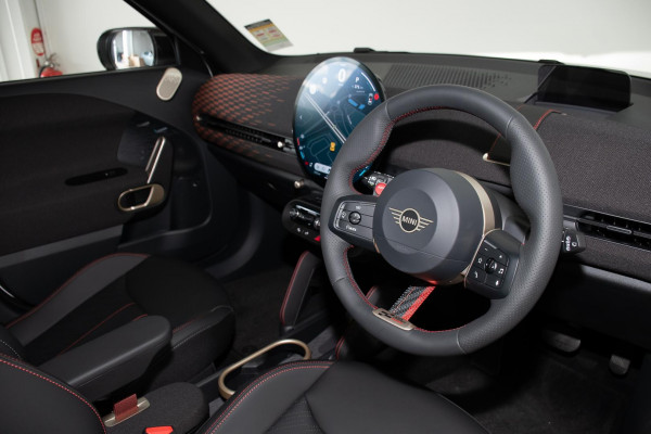2025 MINI Aceman J05 JCW E Favoured Hatch image 6