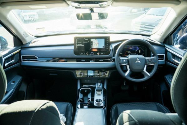 2025 Mitsubishi Outlander ZM LS SUV Image 17