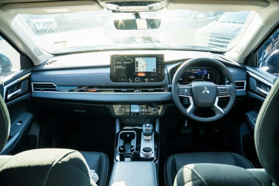 2025 Mitsubishi Outlander ZM LS SUV Image 17