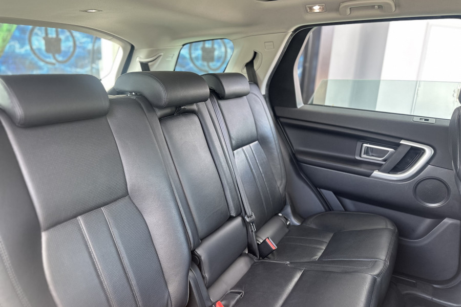 2017 Land Rover Discovery Sport L550 TD4 SE SUV Image 13