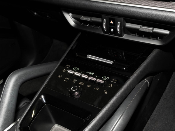 2025 Porsche Cayenne E-Hybrid SUV image 18