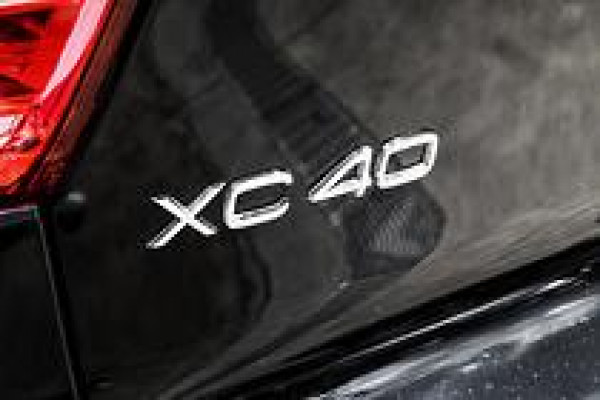 2025 Volvo XC40 XZ Plus B4 SUV Image 5