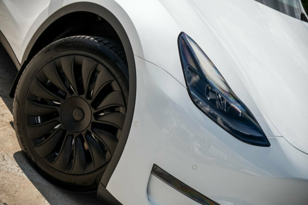 2023 Tesla Model Y  Long Range Wagon Image 6