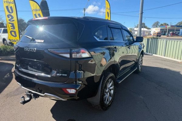 2021 Isuzu MU-X RJ LS-U SUV Image 9