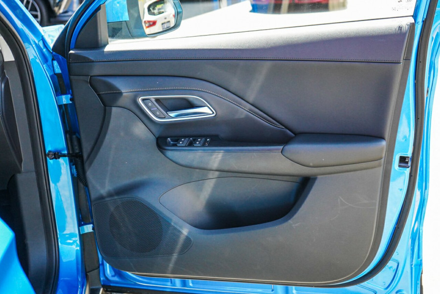 2024 MY24.5 MG ZS ZS32 Essence Hybrid+ SUV Image 17