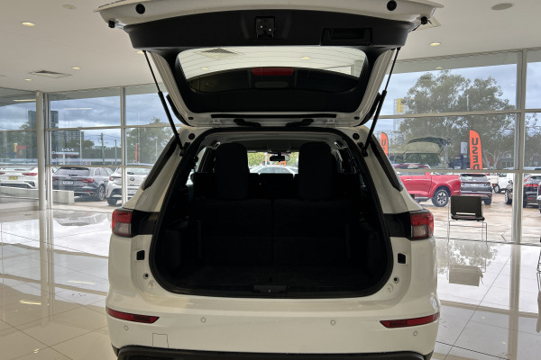 2023 MY24 Mitsubishi Outlander ZM ES SUV Image 18