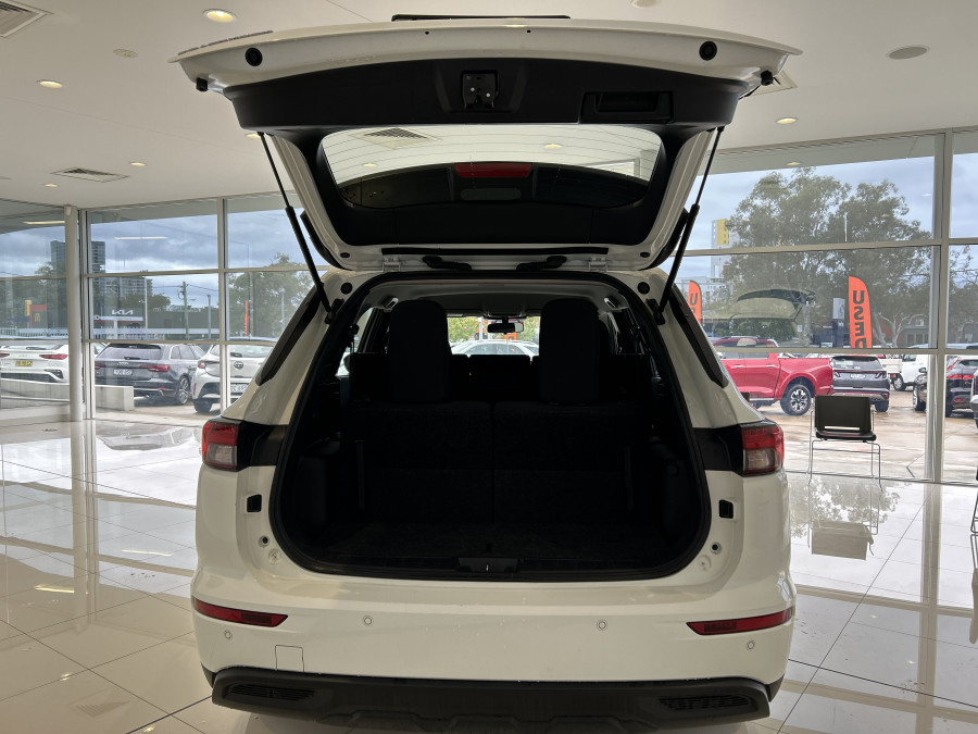 2023 MY24 Mitsubishi Outlander ZM ES SUV Image 18