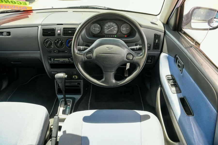 2004 Daihatsu Sirion M100RS Hatchback Image 10