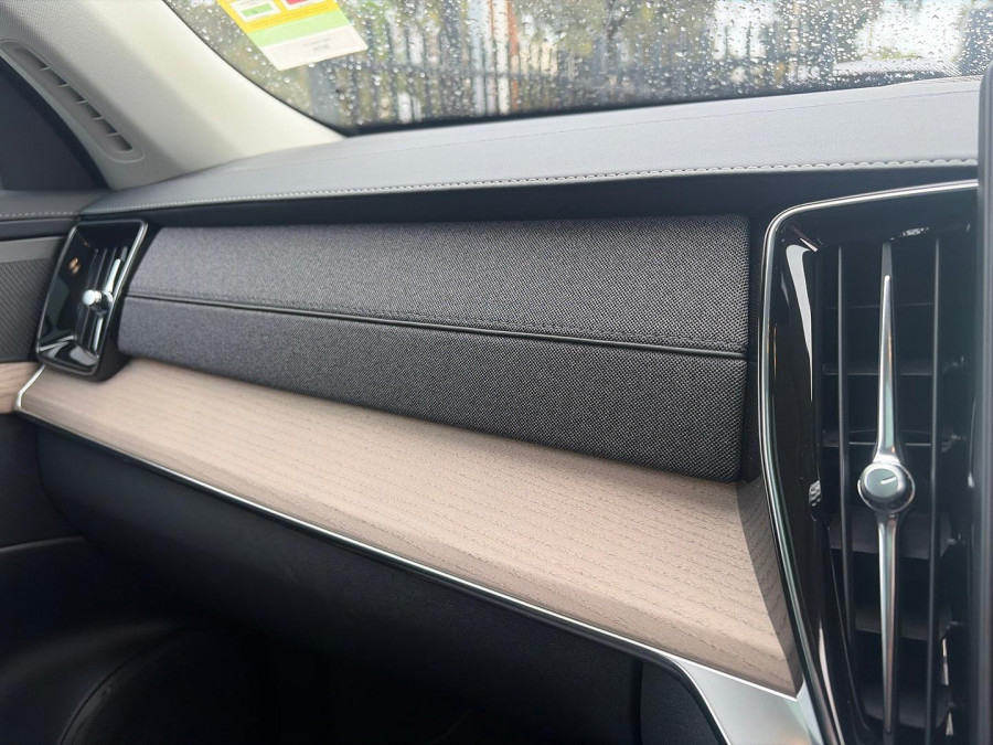2025 MY26 Volvo XC90 L Series Plus T8 Plug-in Hybrid Dark SUV Image 20