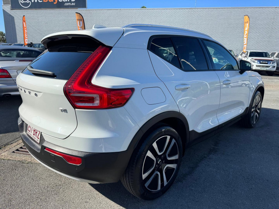 2020 Volvo XC40 XZ T4 Momentum SUV Image 7