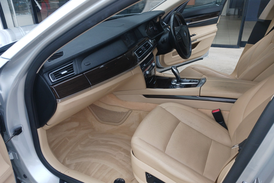 2009 MY10 BMW 7 Series F01 Tw.Turbo 740i Sedan Image 31