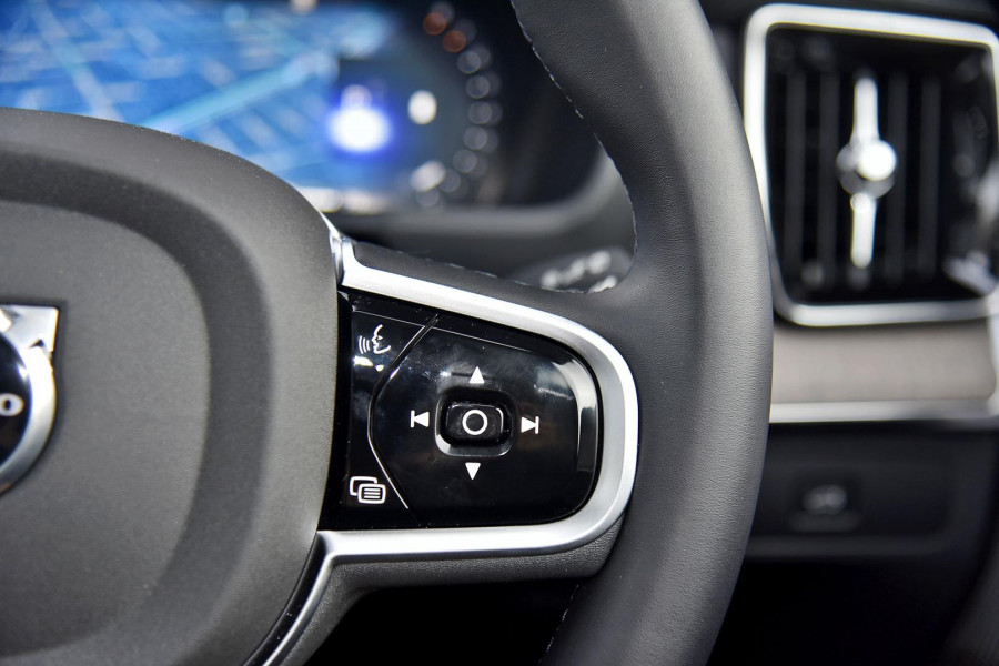 2025 MY26 Volvo XC90 L Series Ultra B5 Dark SUV Image 13