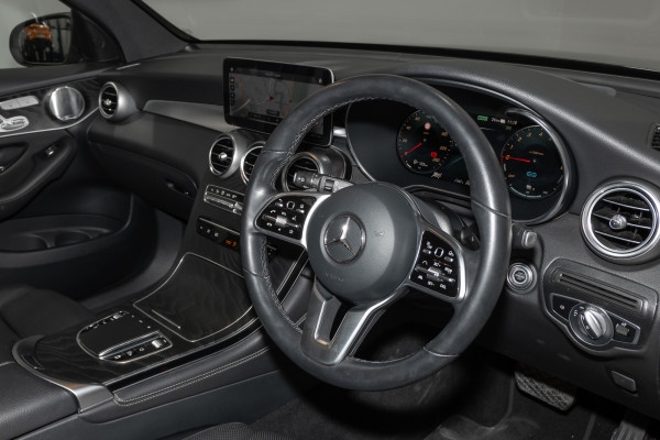 2020 Mercedes-Benz GLC-Class 300e 4matic (Hybrid) SUV Image 15