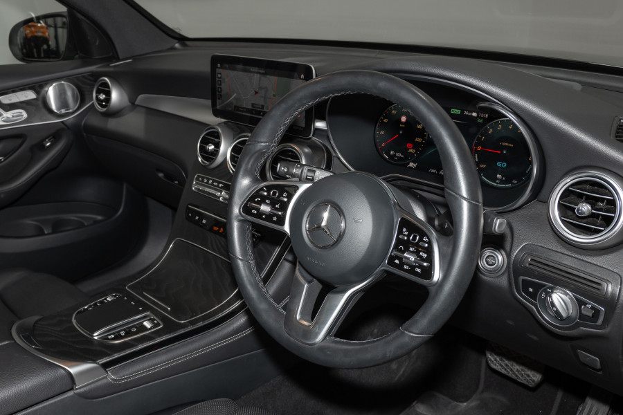 2020 Mercedes-Benz GLC-Class 300e 4matic (Hybrid) SUV Image 15
