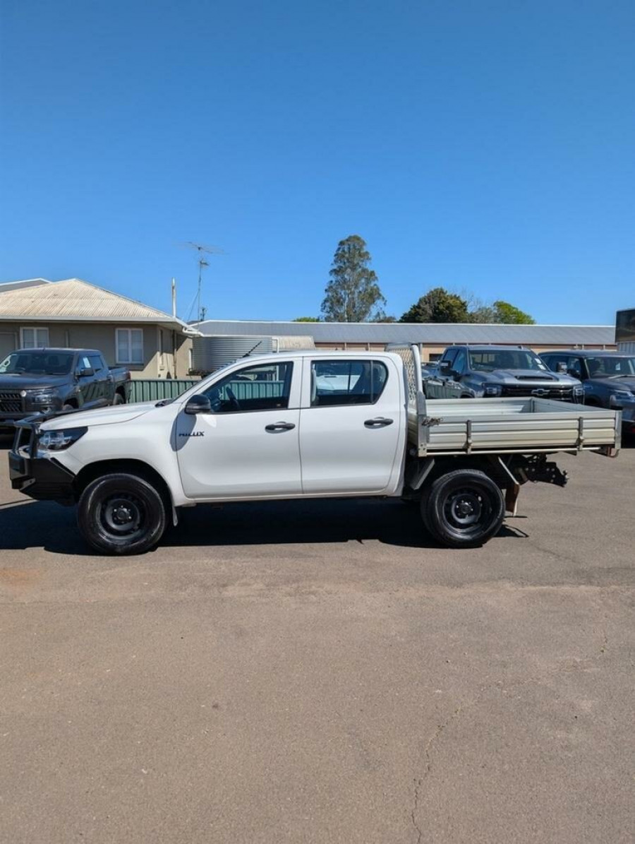 2021 Toyota HiLux GUN125R WorkMate Double Cab Chassis Image 4