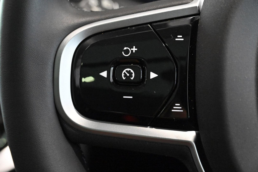 2026 Volvo XC90 L Series Ultra B5 Dark SUV Image 17