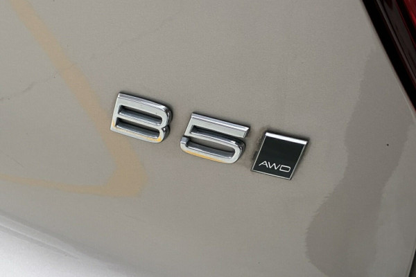 2023 Volvo XC40 XZ Ultimate B5 Dark SUV Image 8