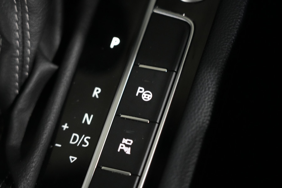 2023 Volkswagen Passat 206TSI R-Line SUV