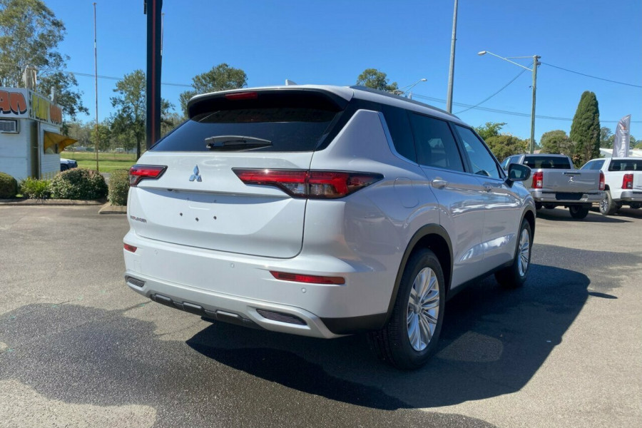 2024 Mitsubishi Outlander ZM LS SUV