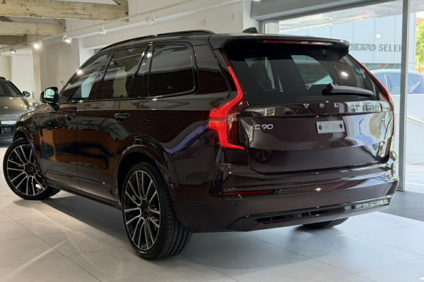 2026 Volvo XC90 L Series Ultra T8 Plug-in Hybrid Dark SUV Image 3