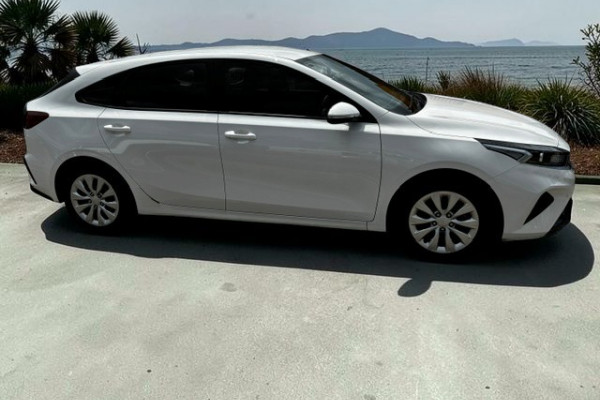 2023 MY24 Kia Cerato BD S Hatch Image 2