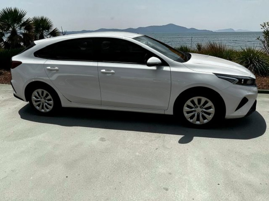2023 MY24 Kia Cerato BD S Hatch Image 2
