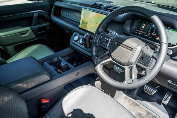 2025 MY25.5 Land Rover Defender L663 110 P635 OCTA SUV image 6
