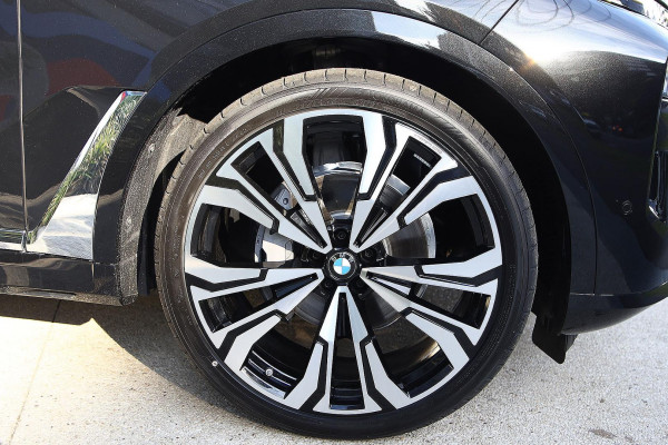 2026 BMW X7 G07 LCI xDrive40i M Sport SUV image 5