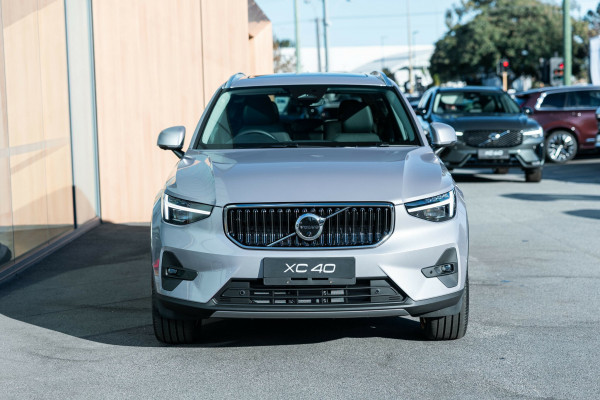 2026 Volvo XC40 XZ Ultra B4 Bright SUV Image 13