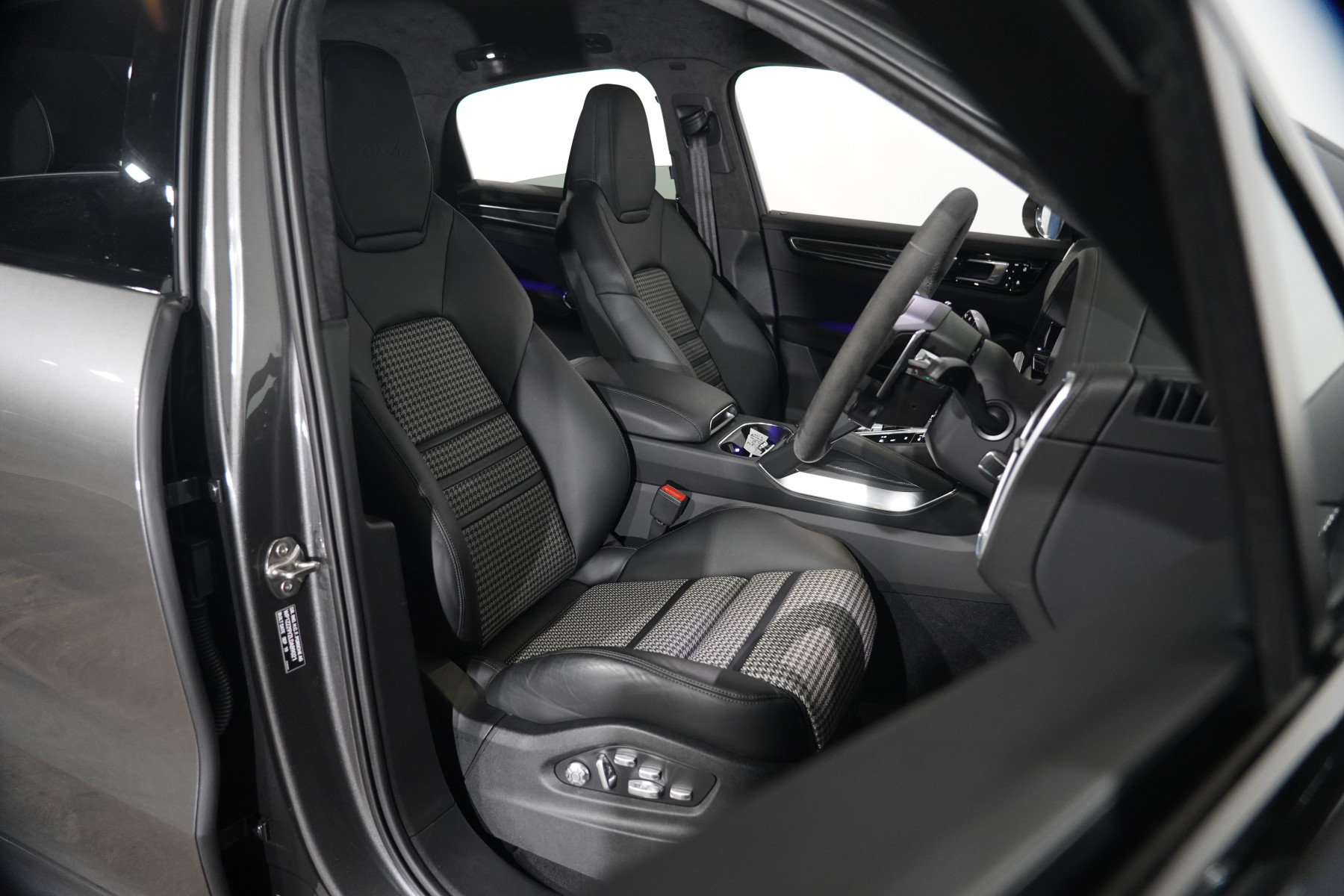 2019 Porsche Cayenne Turbo Coupe Image 29