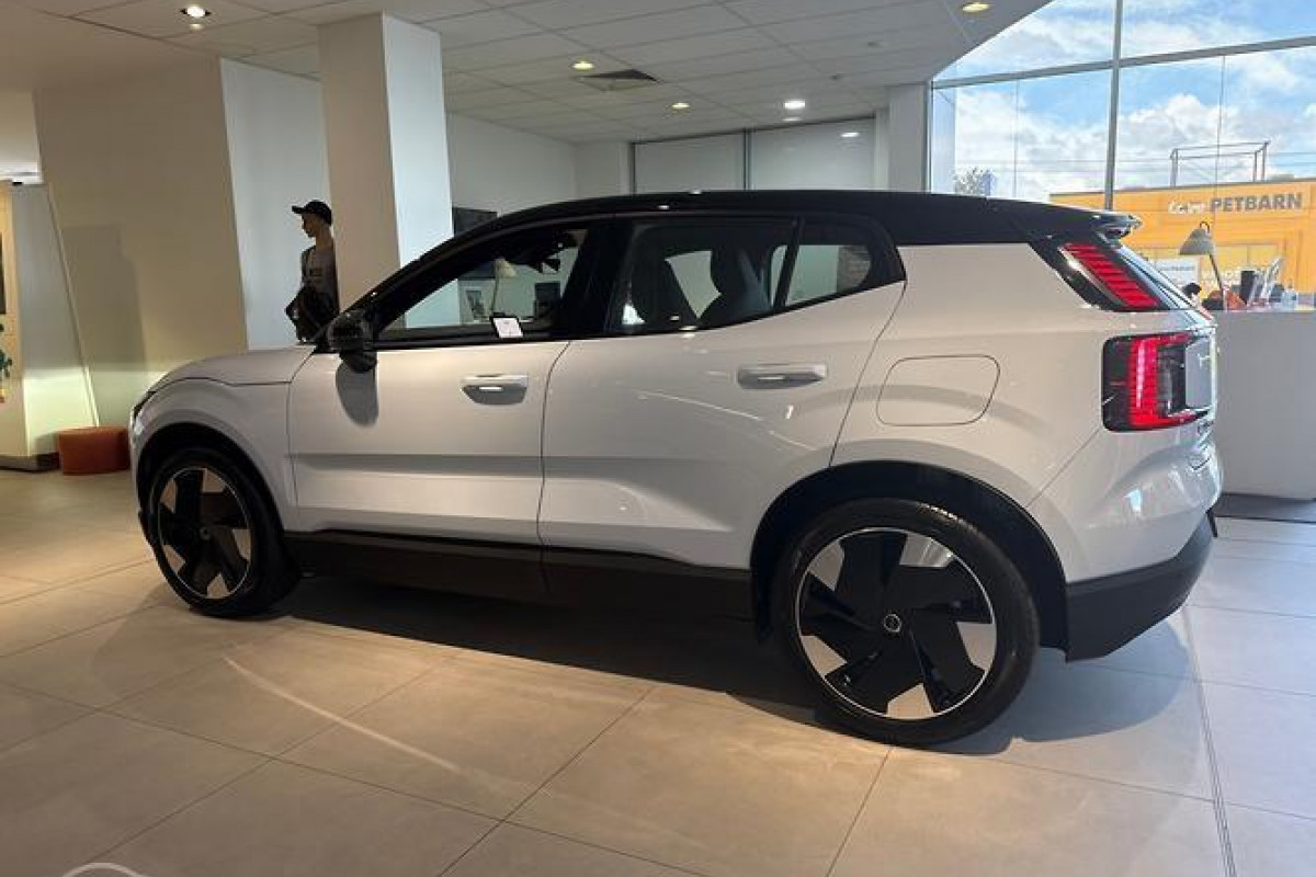 2026 Volvo EX30  Single Motor Extended Range Plus SUV