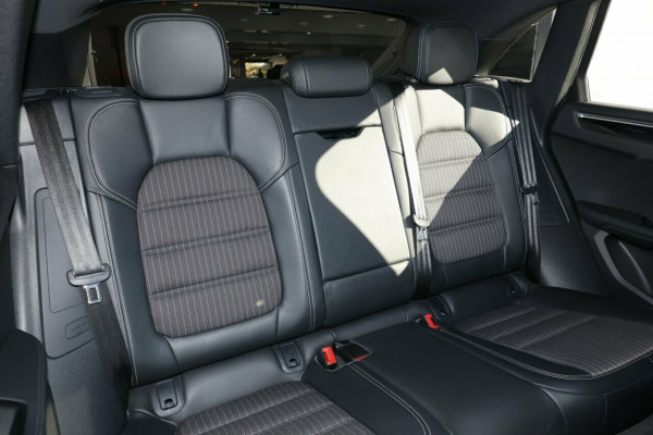 2022 MY23 Porsche Macan 95B T SUV Image 9