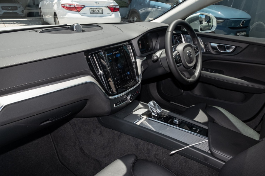 2024 Volvo V60 Cross Country Z Series Ultimate B5 Bright Wagon Image 8