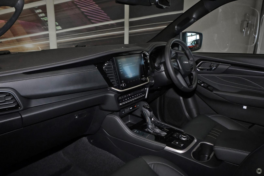 2025 Isuzu MU-X RJ LS-T SUV Image 16