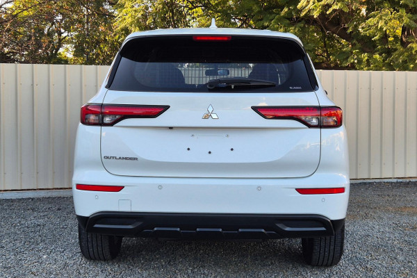 2022 Mitsubishi Outlander ZM ES SUV Image 5