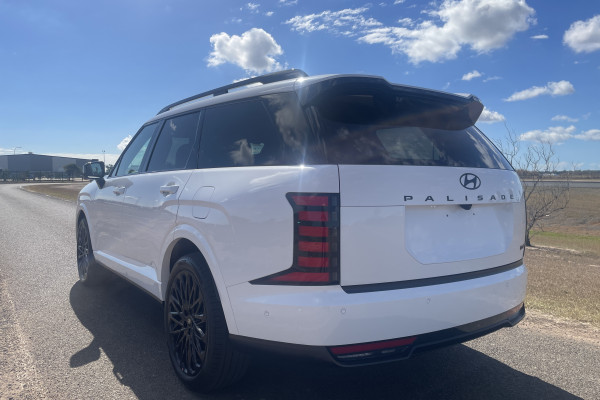 2027 Hyundai Palisade Calligraphy Black Ink SUV Image 5