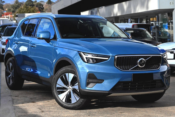 2025 Volvo XC40  Plus B4 SUV