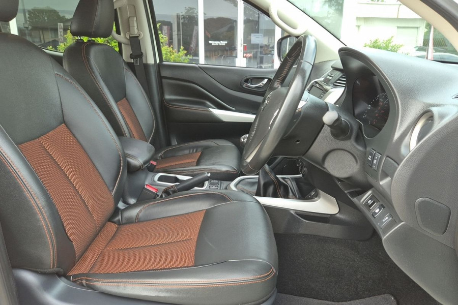 2019 Nissan Navara D23 Series 4 N-TREK Dual Cab Pickup Image 9