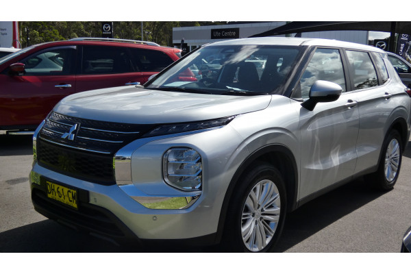 2022 MY22.5 Mitsubishi Outlander ZM MY22.5 ES 7 SEAT 2WD SUV
