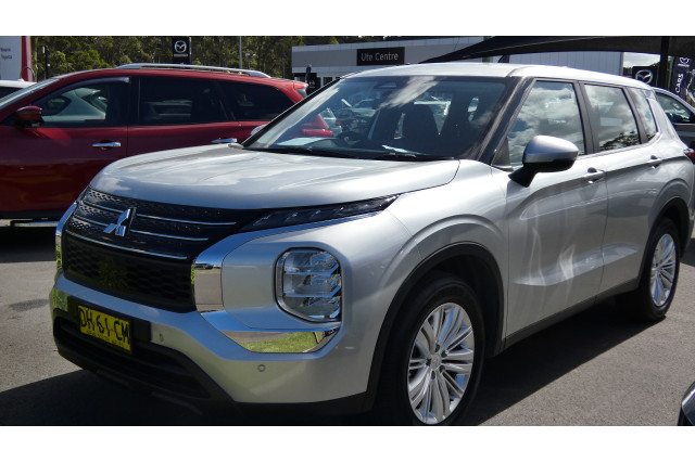 2022 MY22.5 Mitsubishi Outlander ZM MY22.5 ES 7 SEAT 2WD SUV Image 1