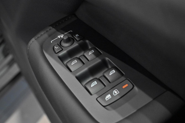 2026 Volvo XC60 UZ Plus B5 Bright SUV Image 18