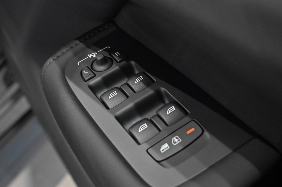 2026 Volvo XC60 UZ Plus B5 Bright SUV Image 18