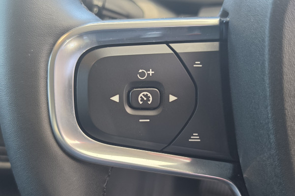 2023 Volvo XC40 XZ Ultimate B5 Dark SUV Image 23