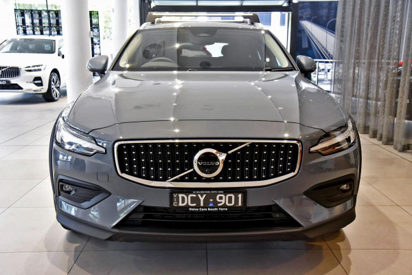 2023 MY24 Volvo V60 Cross Country  Ultimate B5 Bright Wagon Image 2