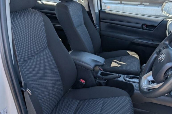 2021 Toyota HiLux GUN125R WorkMate Double Cab Chassis Image 10