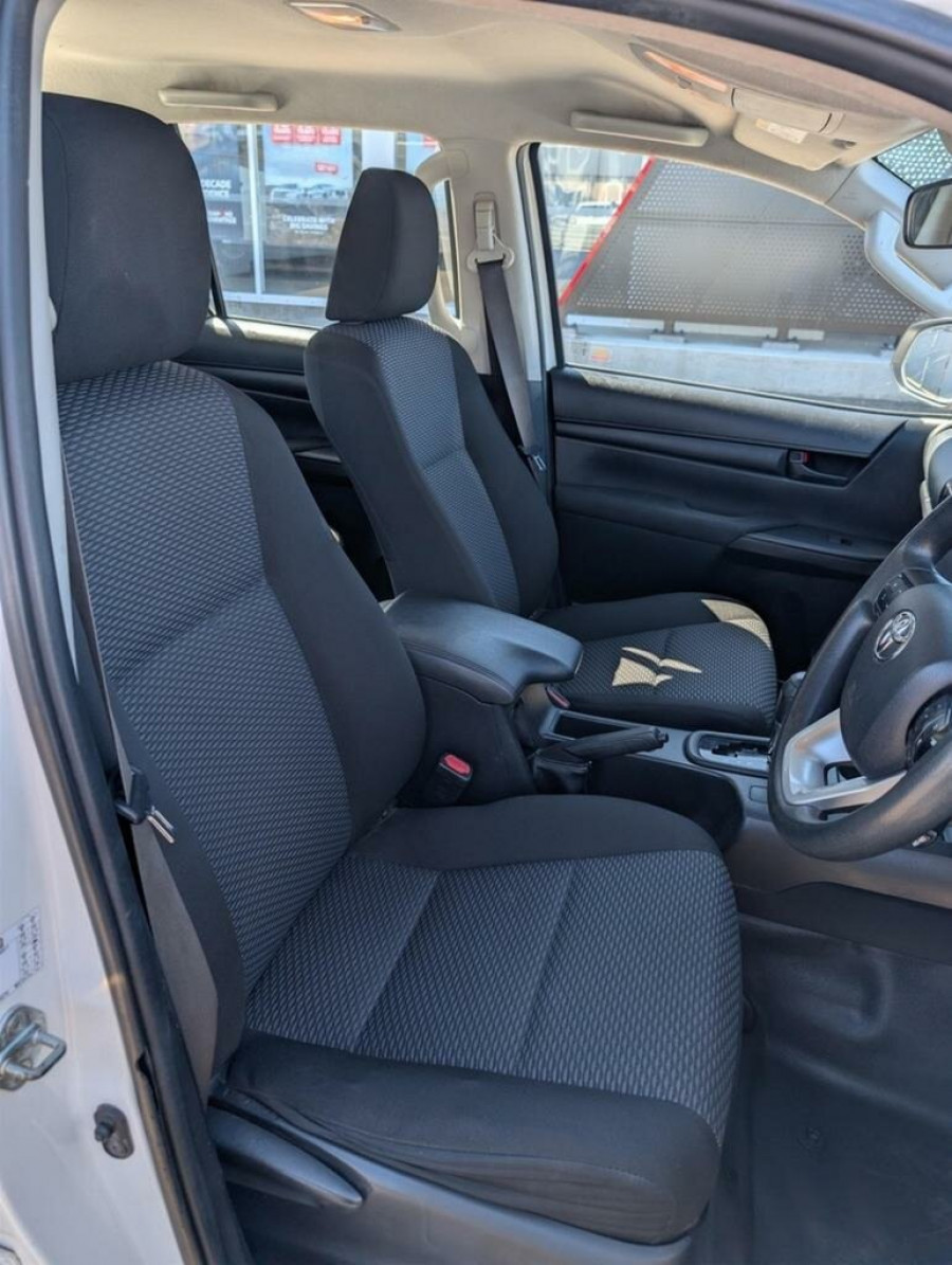 2021 Toyota HiLux GUN125R WorkMate Double Cab Chassis Image 10