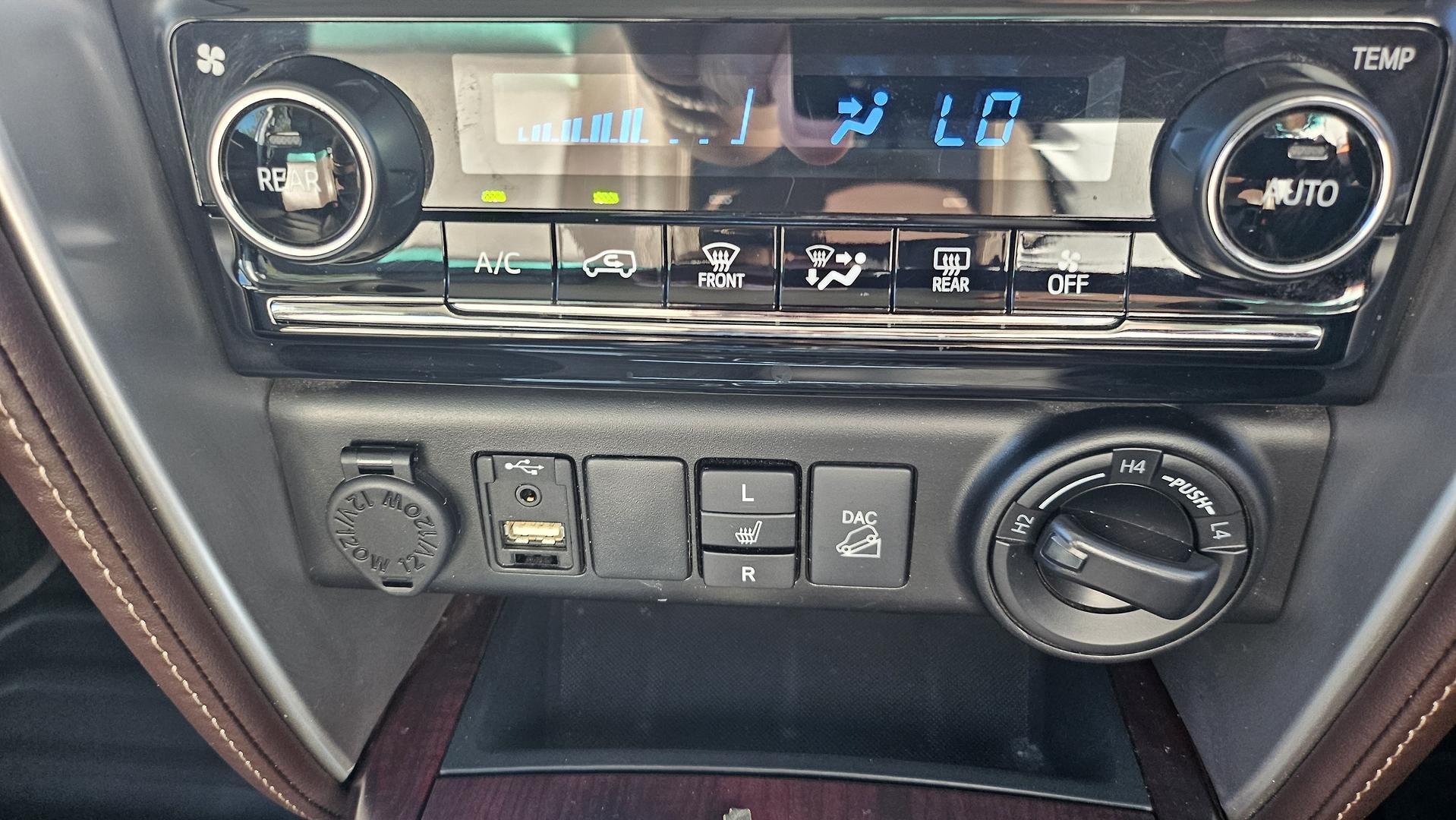 2017 Toyota Fortuner GUN156R Crusade SUV Image 21