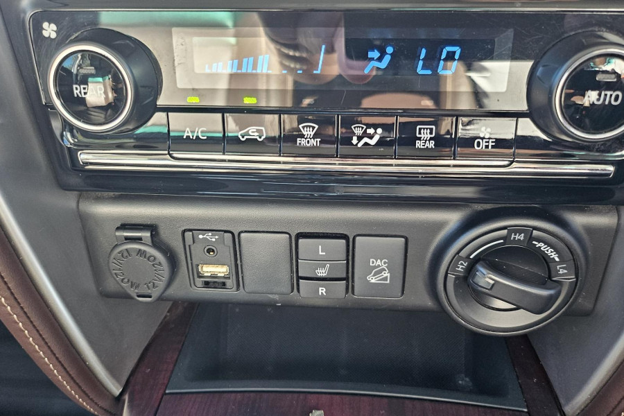 2017 Toyota Fortuner GUN156R Crusade SUV Image 21
